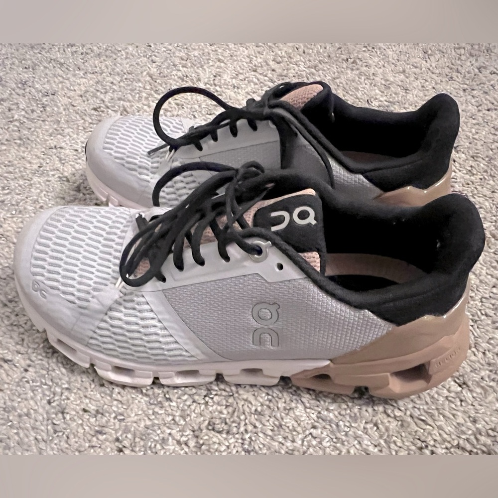 On cloud good condition running shoe.